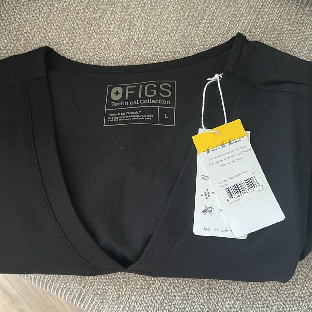 Black Three-Pocket Scrub Top - Picture 4 of 6